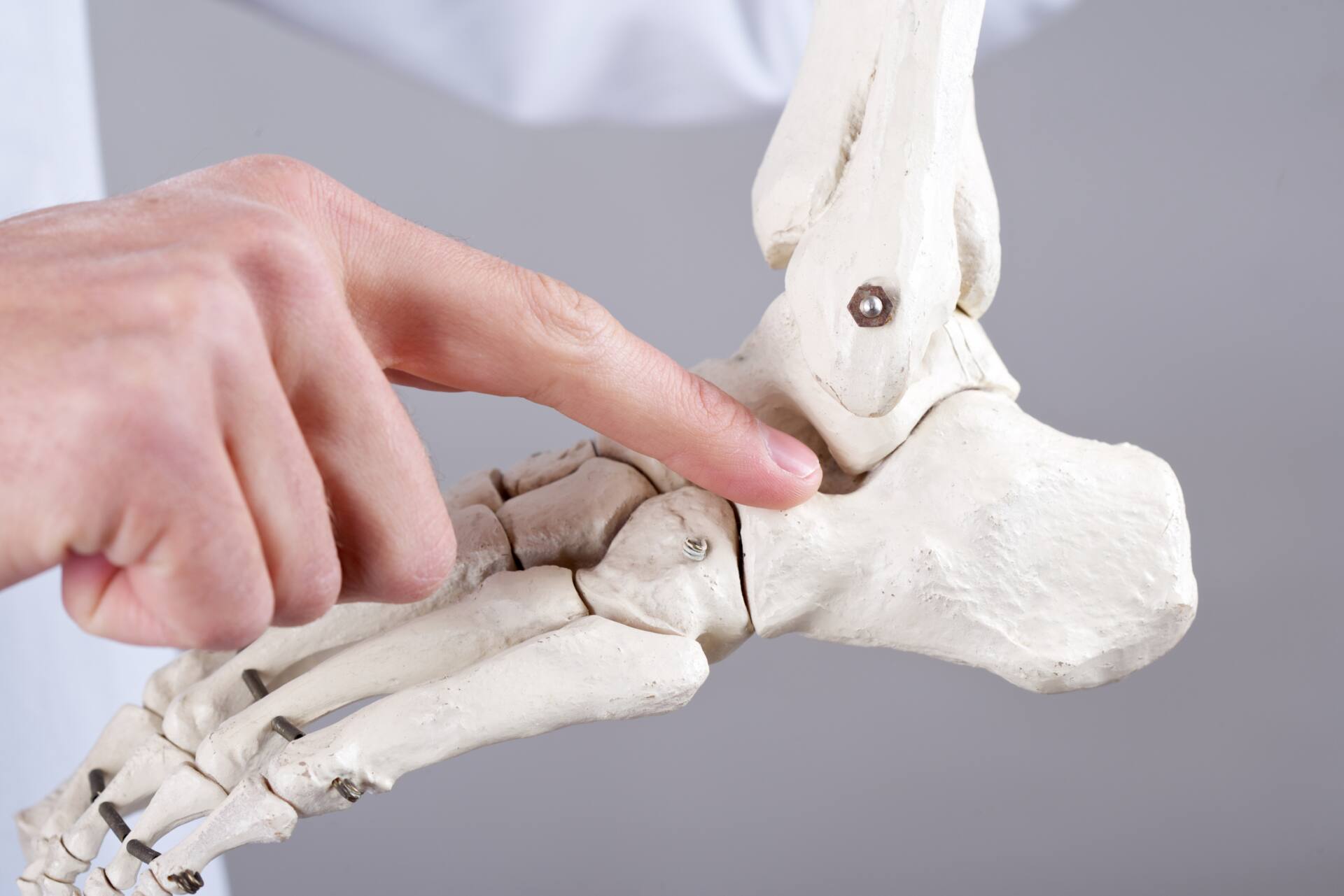 口 が 開け づらい