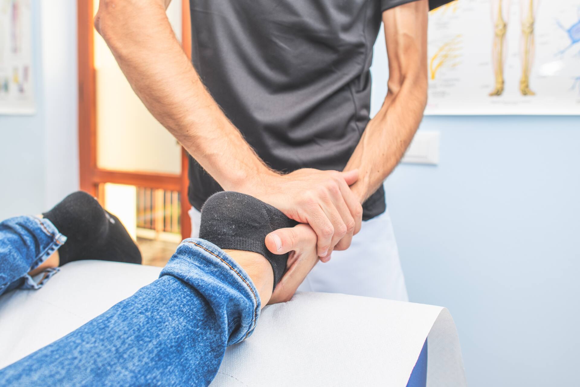 口 が 開け づらい